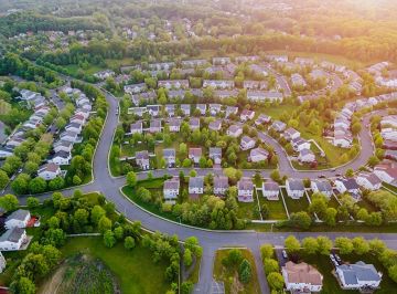 STILLSCHWEIGENDE AKZEPTANZ DER URBANISIERUNG DURCH DIE GEMEINDEN