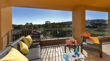 First floor 2 bedroom apartment in Benatalaya, Benahavis Resale Costa Del Sol