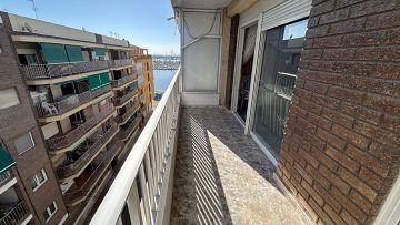 Torrevieja, penthouse met 2 slaapkamers op de tweede lijn van het strand Wederverkoop Costa Blanca Zuid