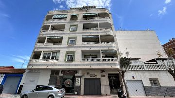 Torrevieja, South-west facing apartment with private parking space Resale Costa Blanca South