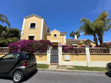 Villa de 4 chambres et 4 salles de bains dans une communauté paisible et familiale. Location de vacances Costa Del Sol