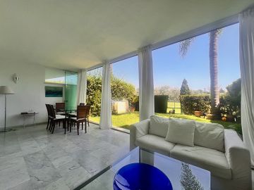 Przestronny apartament z 3 pokojami i 3 łazienkami w dobrej lokalizacji. Wynajem długoterminowy Costa Del Sol