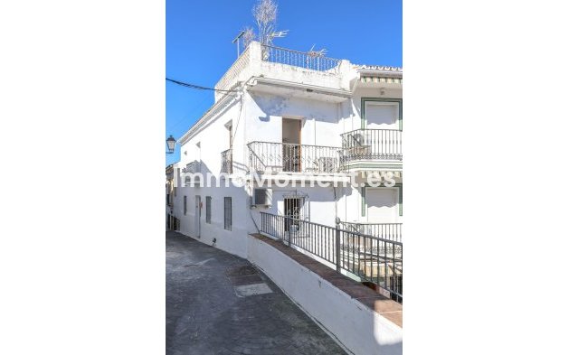 Adosado - Reventa - Interior  - Guaro