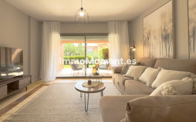 Apartamento - Reventa - Estepona  - Estepona Centro