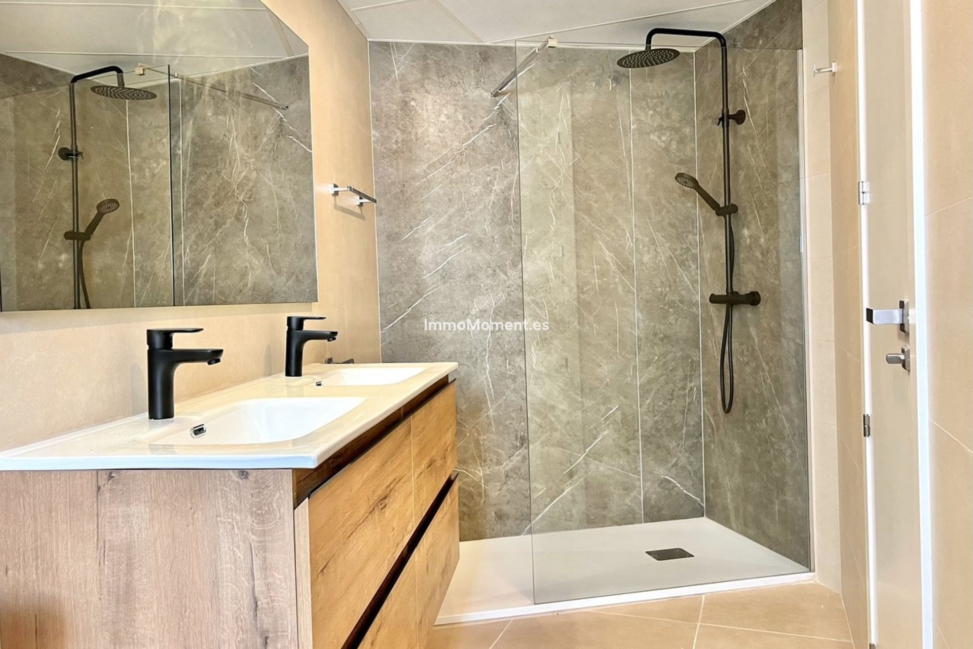 Bestaande woning - Geschakelde woning - Estepona  - Estepona Centro