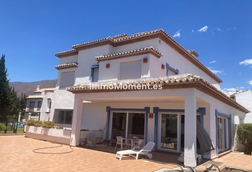Bestaande woning - Geschakelde woning - Estepona  - Estepona Centro