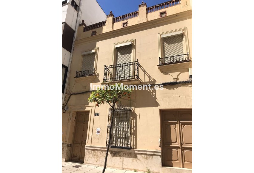 Bestaande woning - Geschakelde woning - Estepona  - Estepona Centro