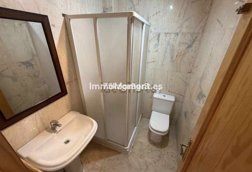 Bestaande woning - Geschakelde woning - Estepona  - Estepona Centro