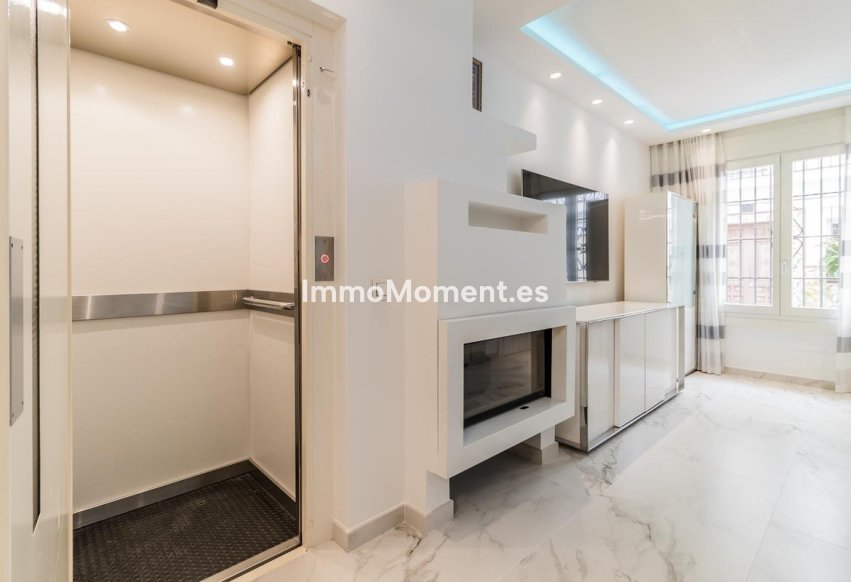 Bestaande woning - Geschakelde woning - Estepona  - Estepona Centro