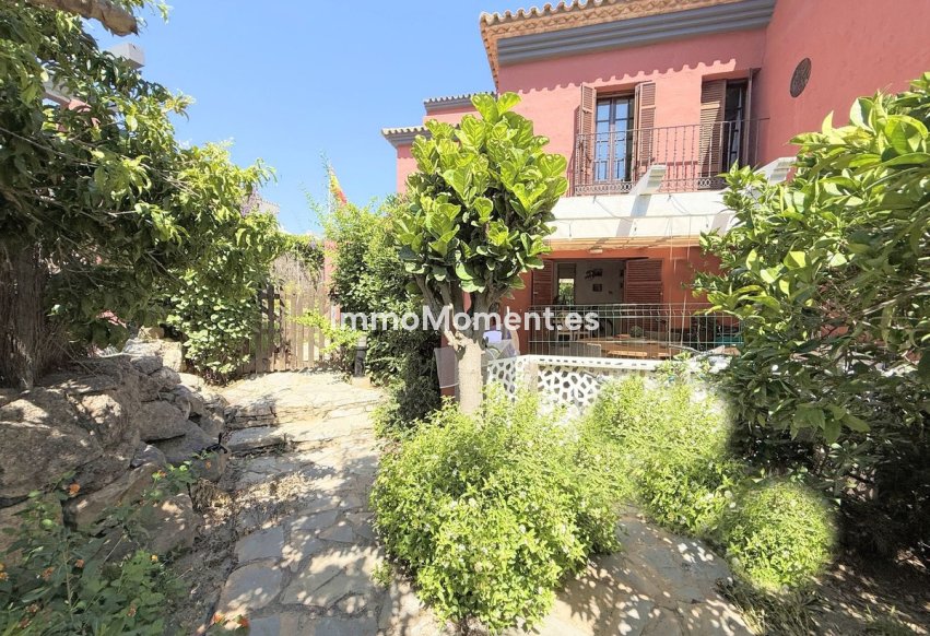 Bestaande woning - Geschakelde woning - Estepona  - Estepona Centro