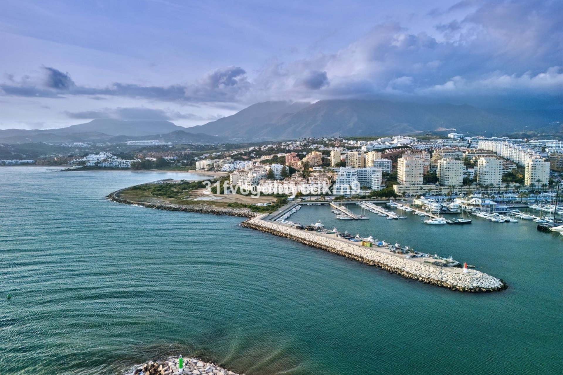 Bestaande woning - Geschakelde woning - Estepona  - Estepona Centro