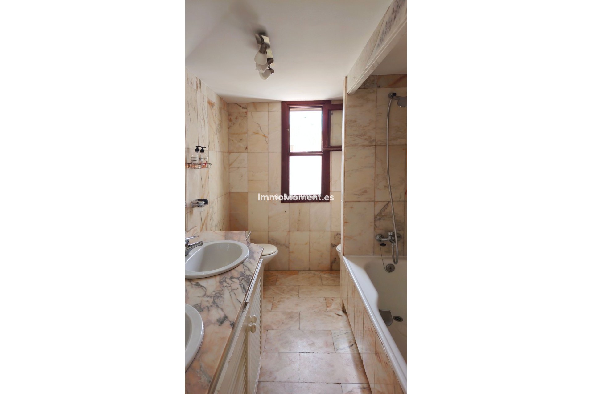 Bestaande woning - Geschakelde woning - Estepona  - Estepona Centro