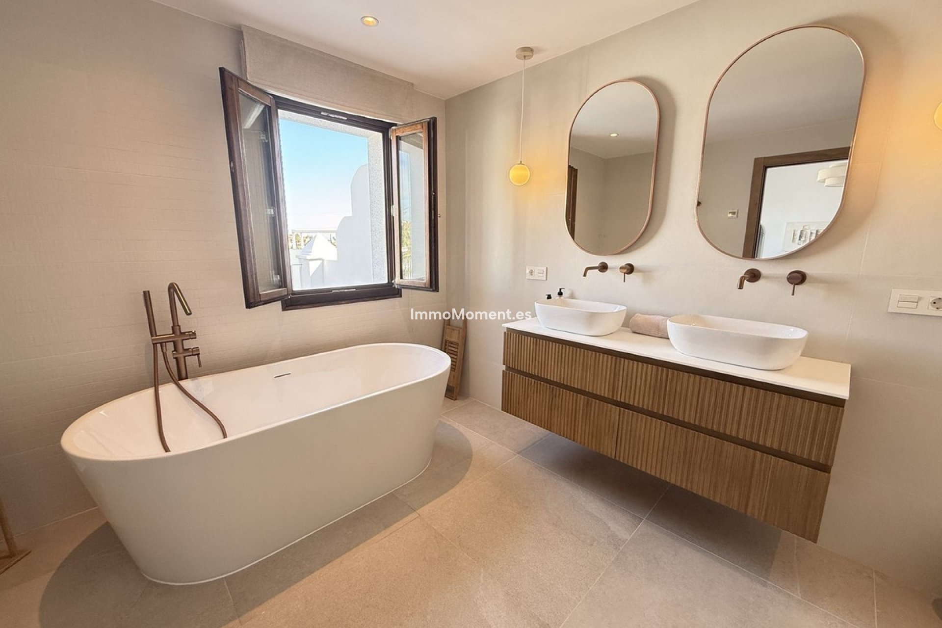 Bestaande woning - Geschakelde woning - Estepona  - Estepona Centro