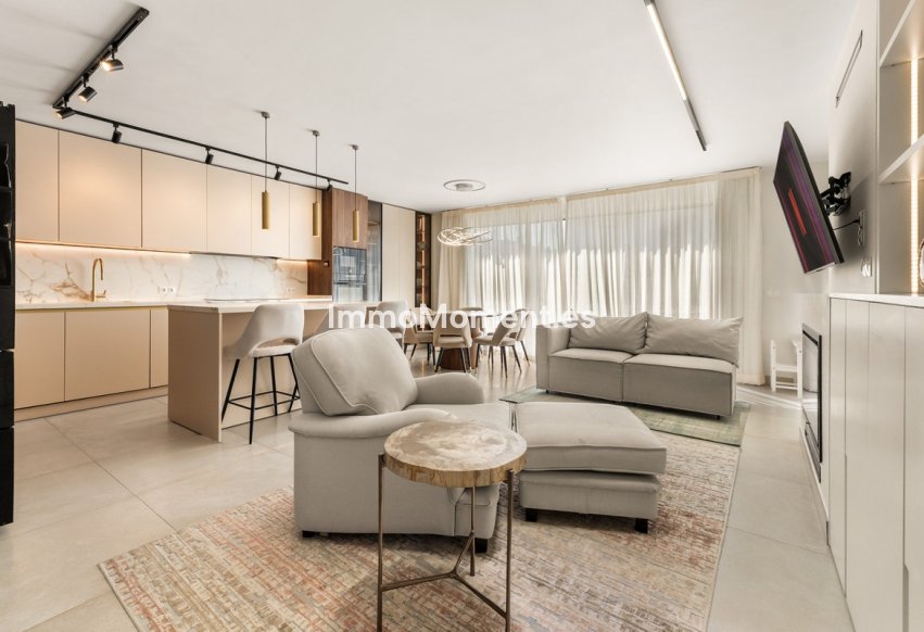 Bestaande woning - Geschakelde woning - Estepona  - Estepona Centro