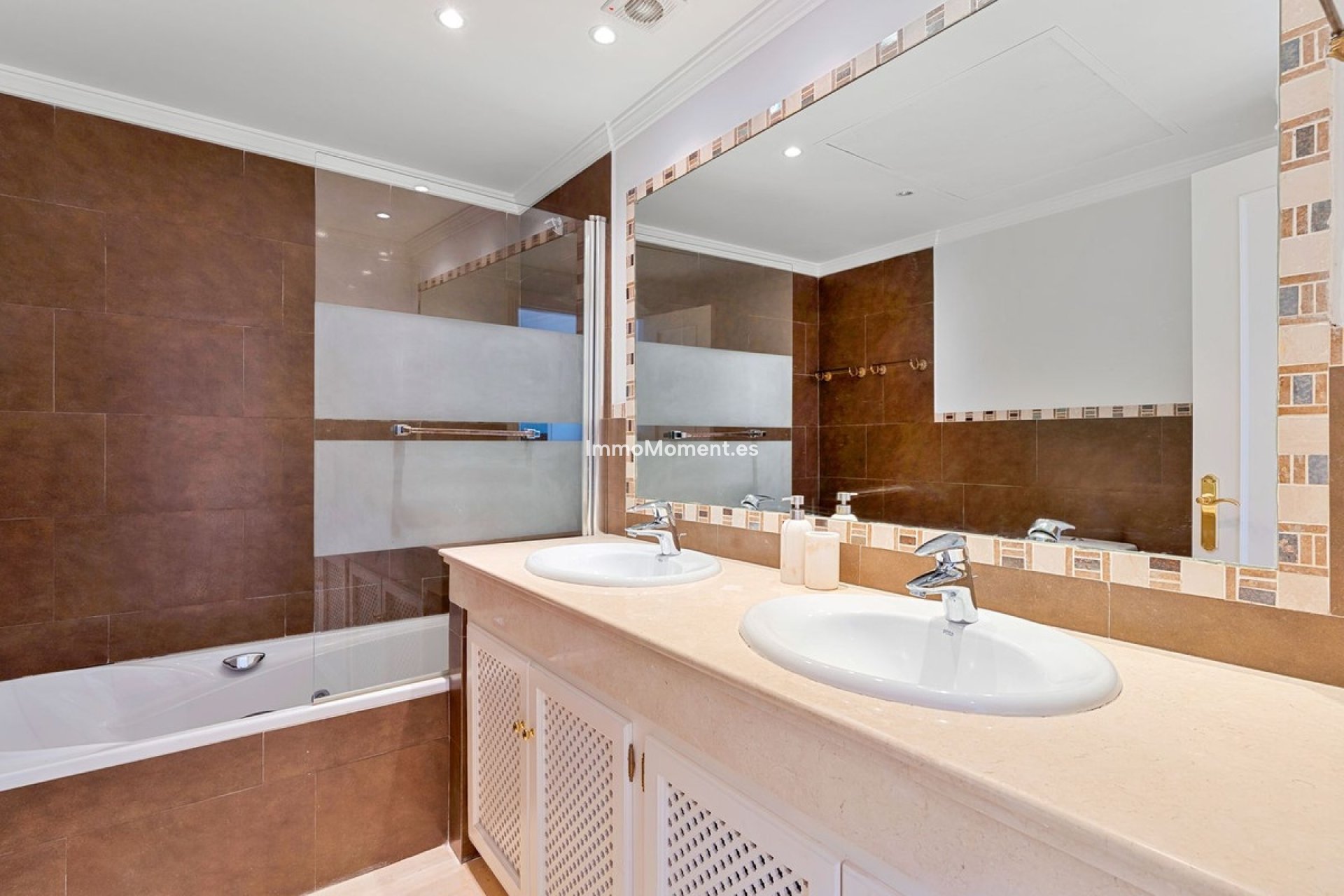 Bestaande woning - Geschakelde woning - Estepona  - New Golden Mile