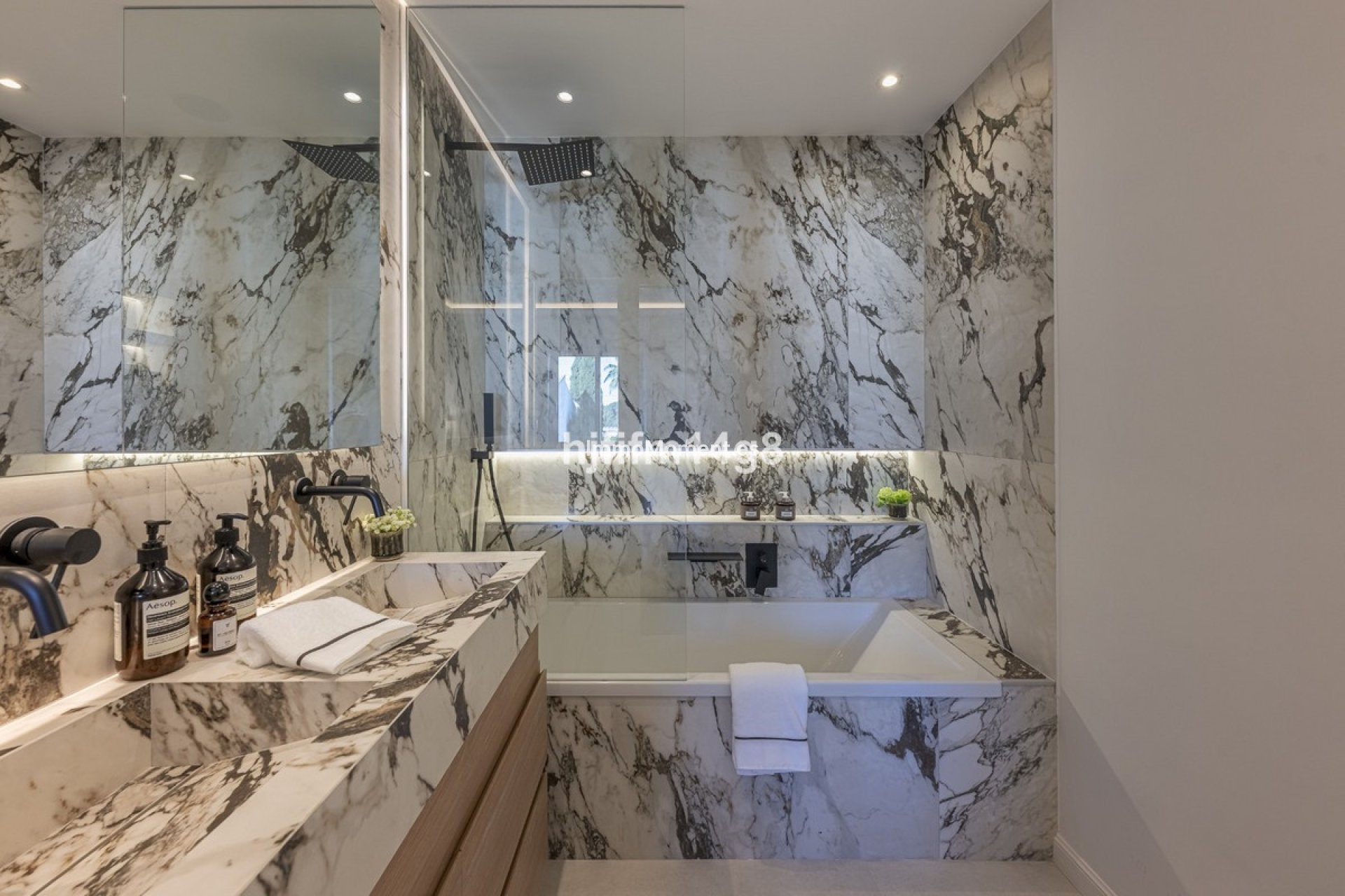 Bestaande woning - Geschakelde woning - Marbella - Nueva Andalucía