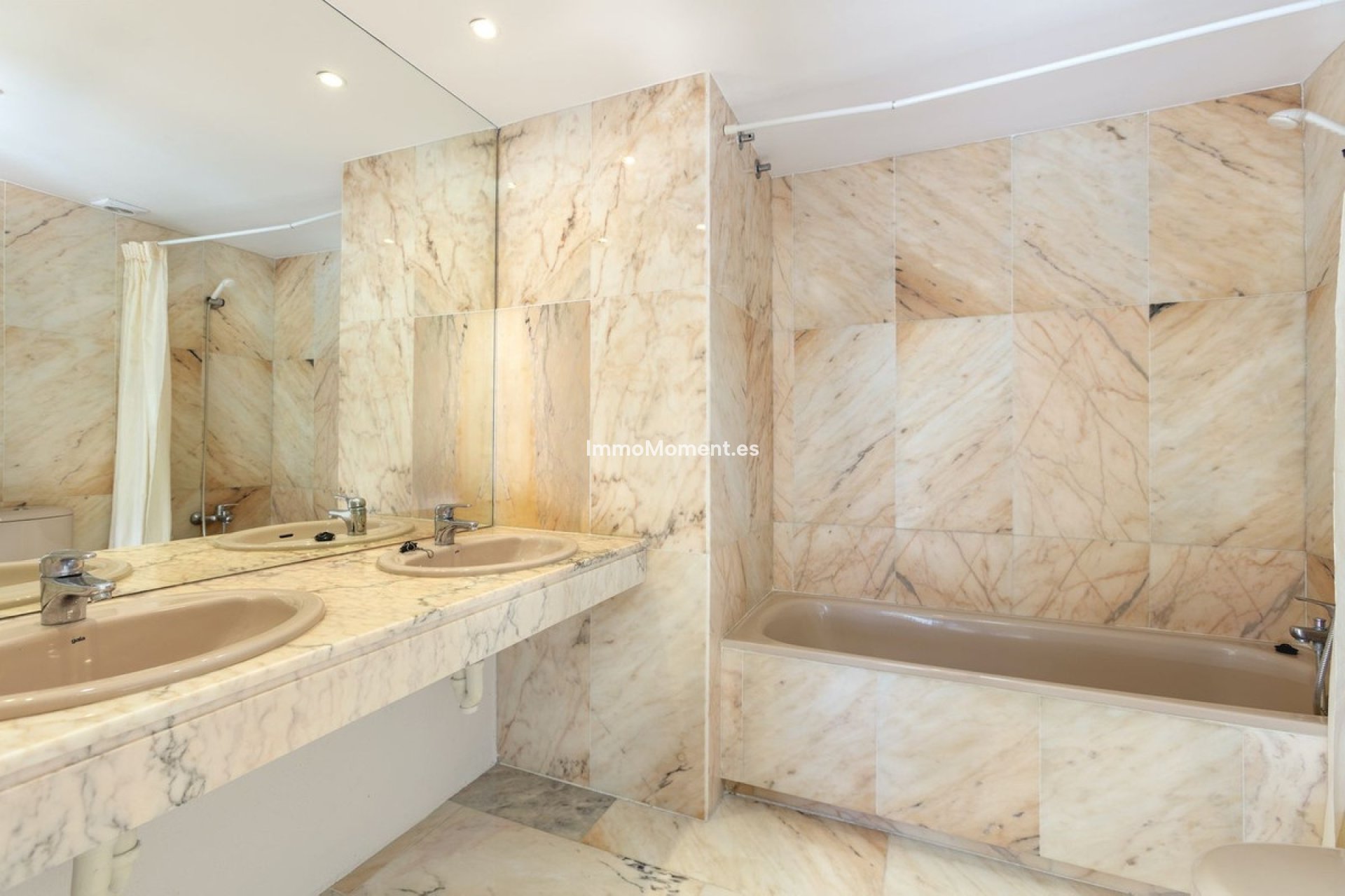 Bestaande woning - Geschakelde woning - Marbella - Nueva Andalucía