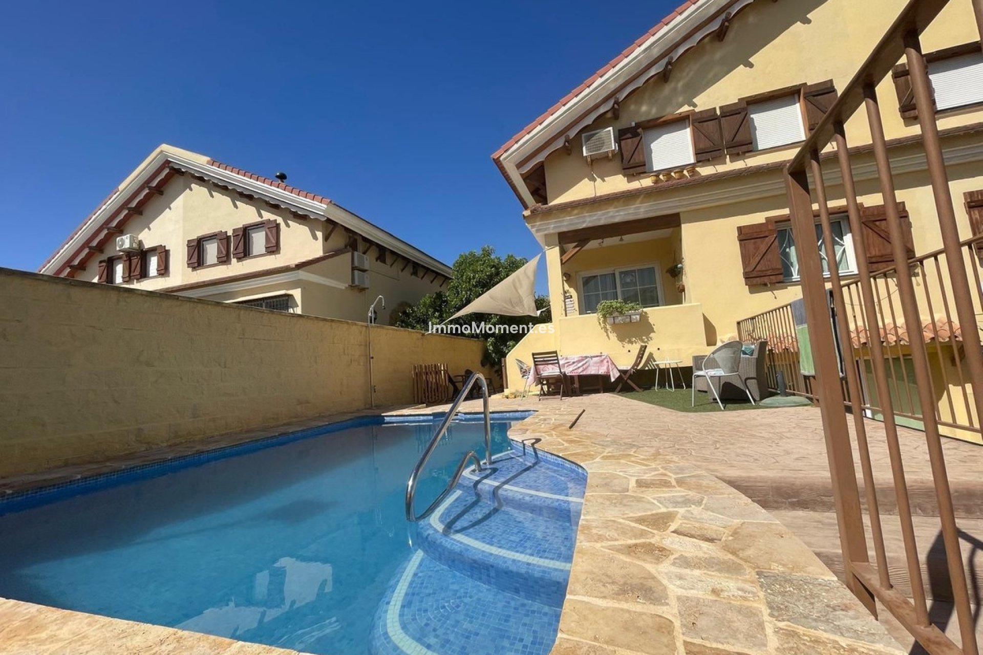 Bestaande woning - Rijtjeshuis - Binnenland  - Alhaurín de la Torre