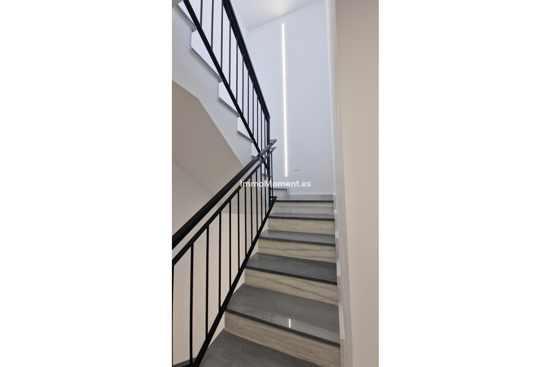 Bestaande woning - Rijtjeshuis - Binnenland  - Alhaurín de la Torre