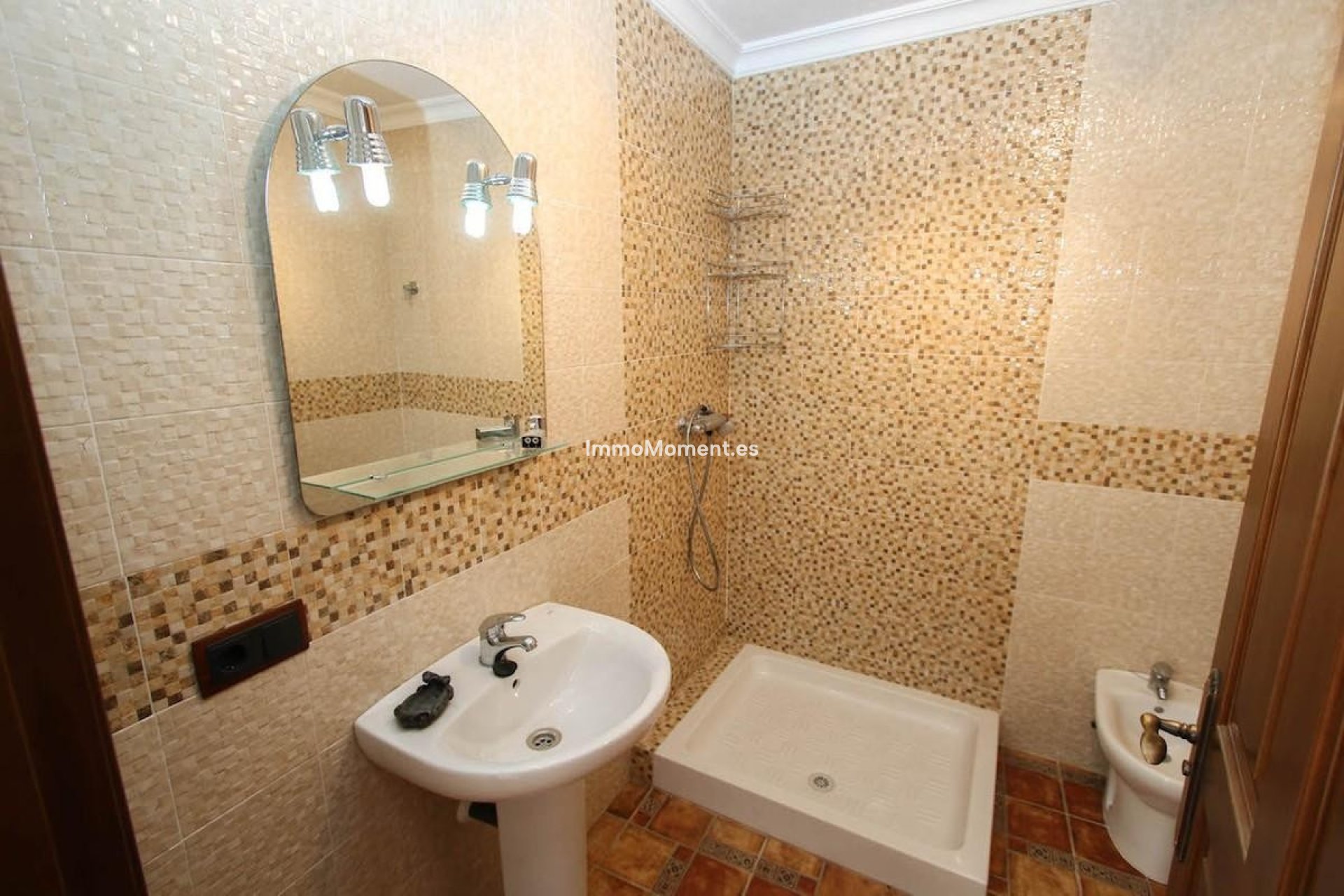 Bestaande woning - Rijtjeshuis - Binnenland  - Guaro