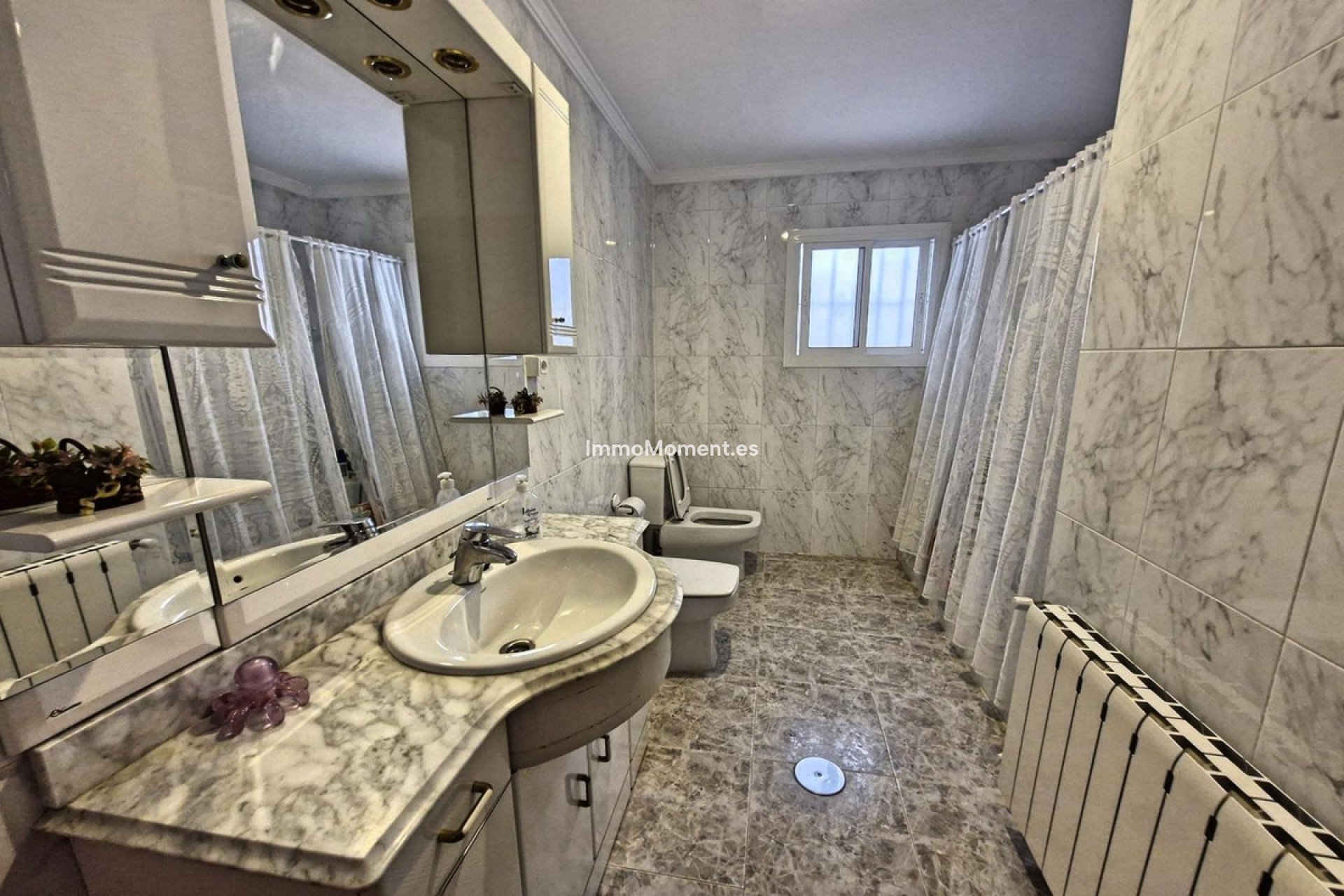 Bestaande woning - Rijtjeshuis - Binnenland  - Guaro