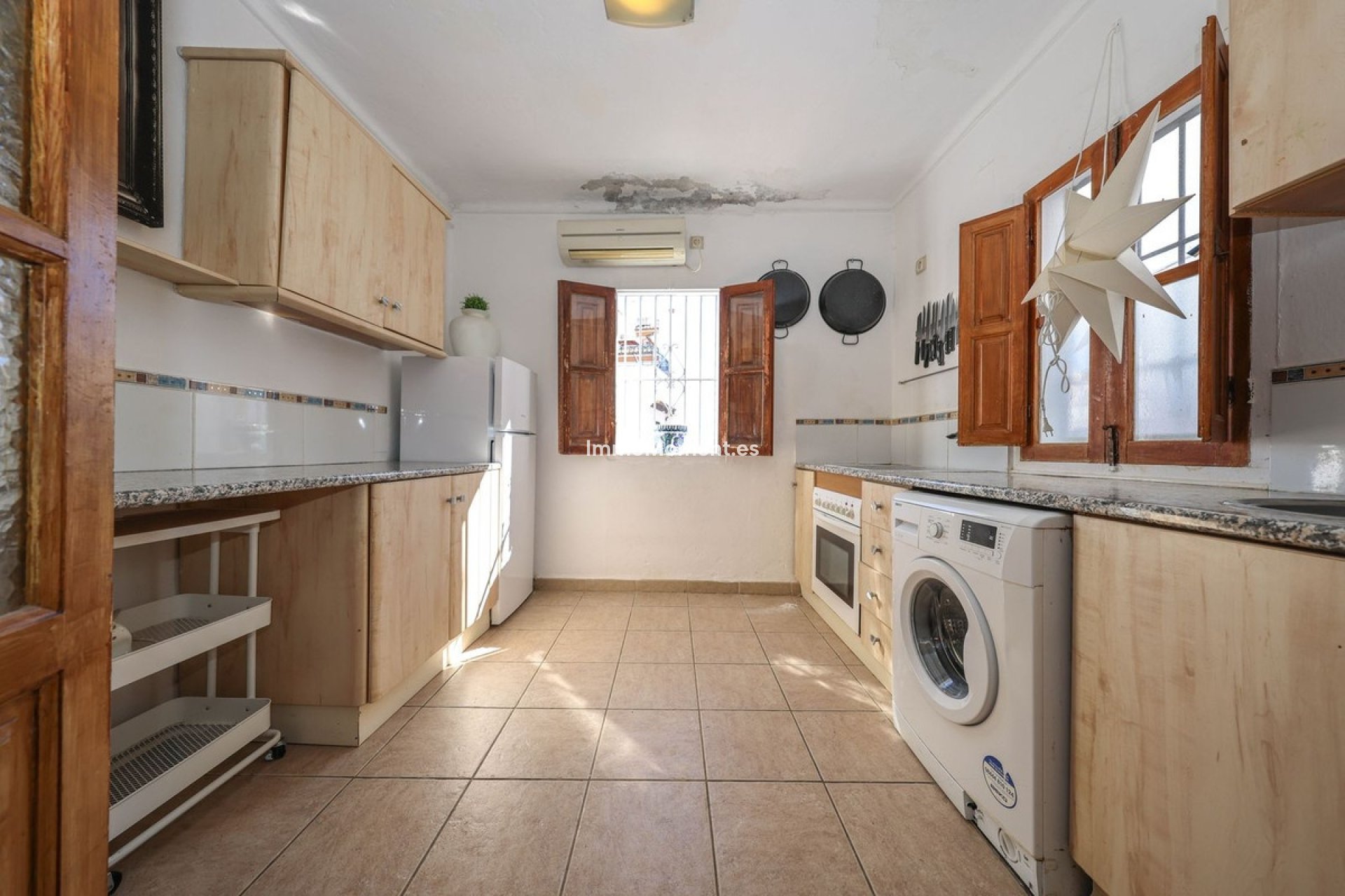 Bestaande woning - Rijtjeshuis - Binnenland  - Guaro