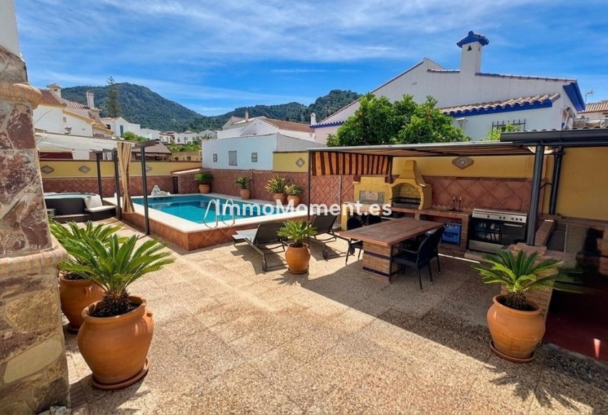 Bestaande woning - Villa - Binnenland  - Alhaurín de la Torre