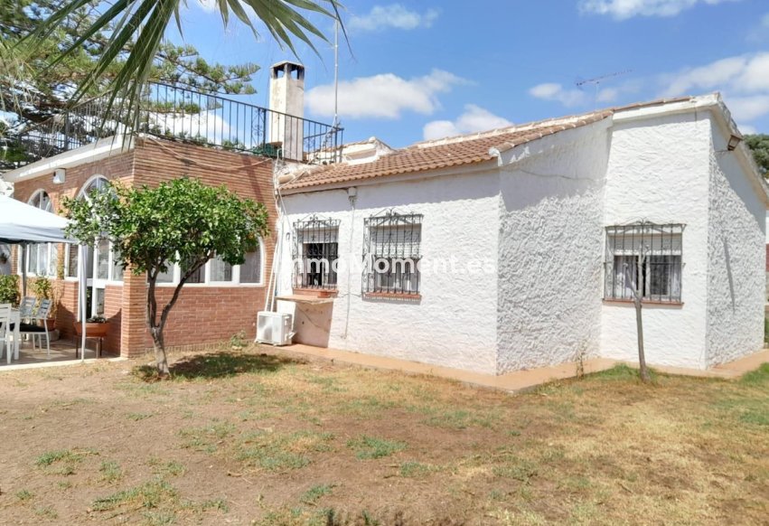 Bestaande woning - Villa - Binnenland  - Churriana