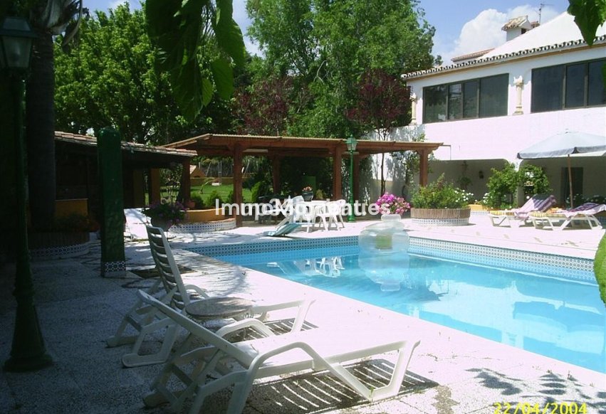 Bestaande woning - Villa - Estepona  - Estepona Centro