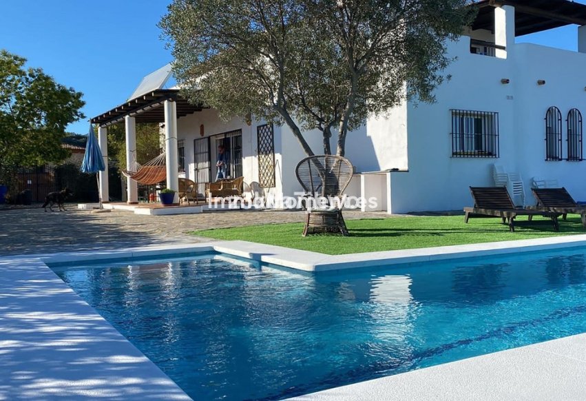 Bestaande woning - Villa - Estepona  - Estepona Centro