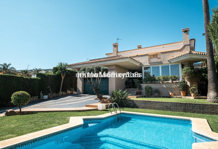 Bestaande woning - Vrijstaande villa - Binnenland  - Alhaurín de la Torre