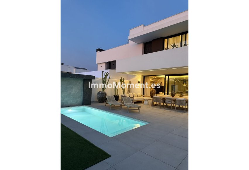 Bestaande woning - Vrijstaande villa - Binnenland  - Alhaurín de la Torre