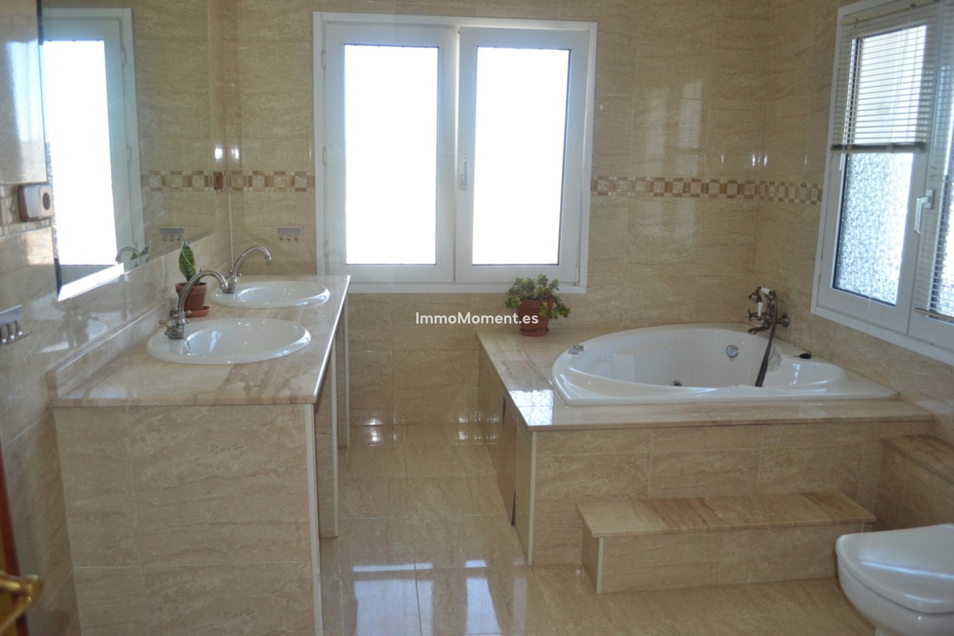 Bestaande woning - Vrijstaande villa - Binnenland  - Alhaurín de la Torre