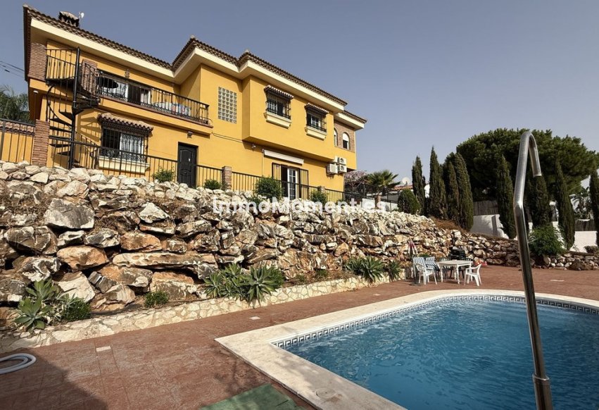 Bestaande woning - Vrijstaande villa - Binnenland  - Alhaurín de la Torre