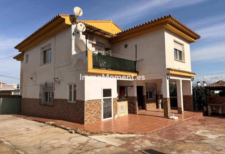 Bestaande woning - Vrijstaande villa - Binnenland  - Alhaurín de la Torre