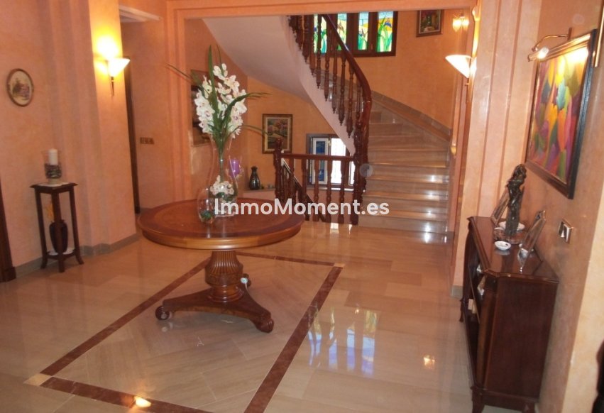 Bestaande woning - Vrijstaande villa - Binnenland  - Alhaurín de la Torre