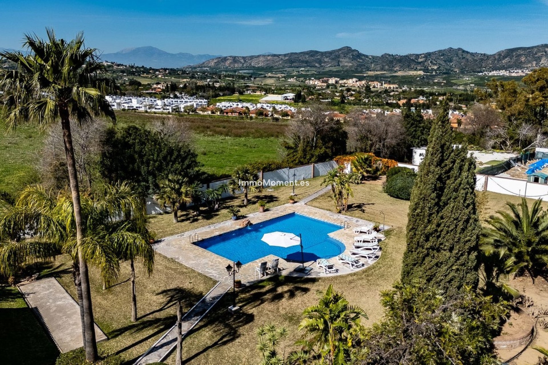 Bestaande woning - Vrijstaande villa - Binnenland  - Alhaurín de la Torre