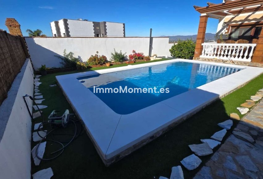 Bestaande woning - Vrijstaande villa - Binnenland  - Alhaurín de la Torre