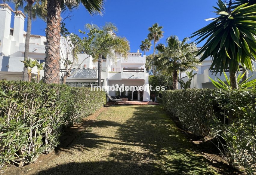 Bestaande woning - Vrijstaande villa - Estepona  - Costalita