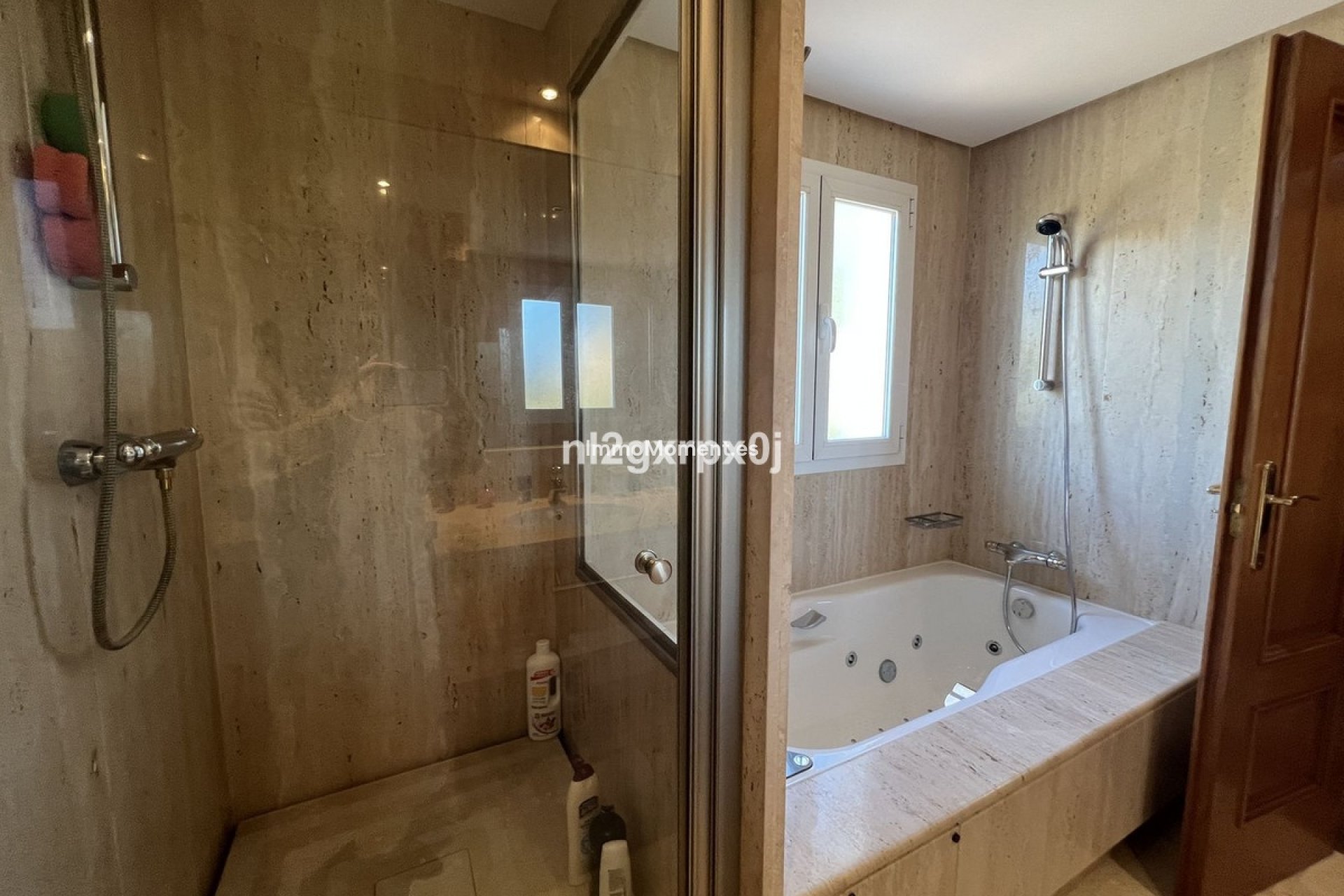 Bestaande woning - Vrijstaande villa - Estepona  - Costalita