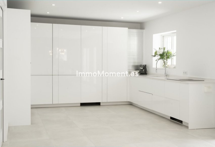 Bestaande woning - Vrijstaande villa - Estepona  - Estepona Centro