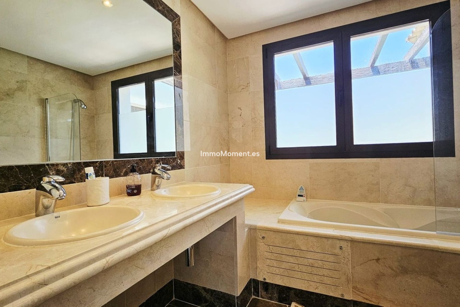 Bestaande woning - Vrijstaande villa - Estepona  - Estepona Centro