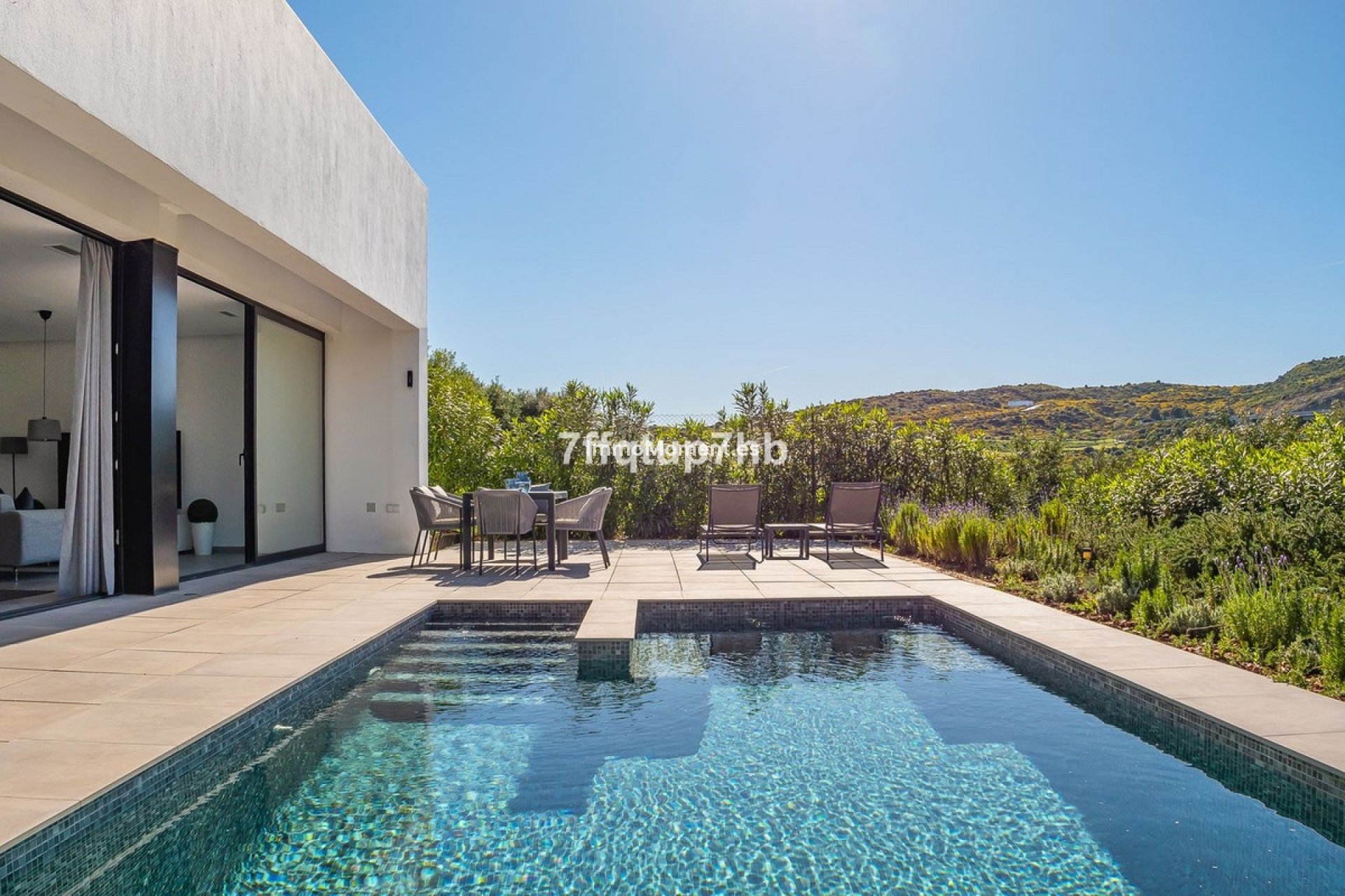Bestaande woning - Vrijstaande villa - Estepona  - Estepona Centro