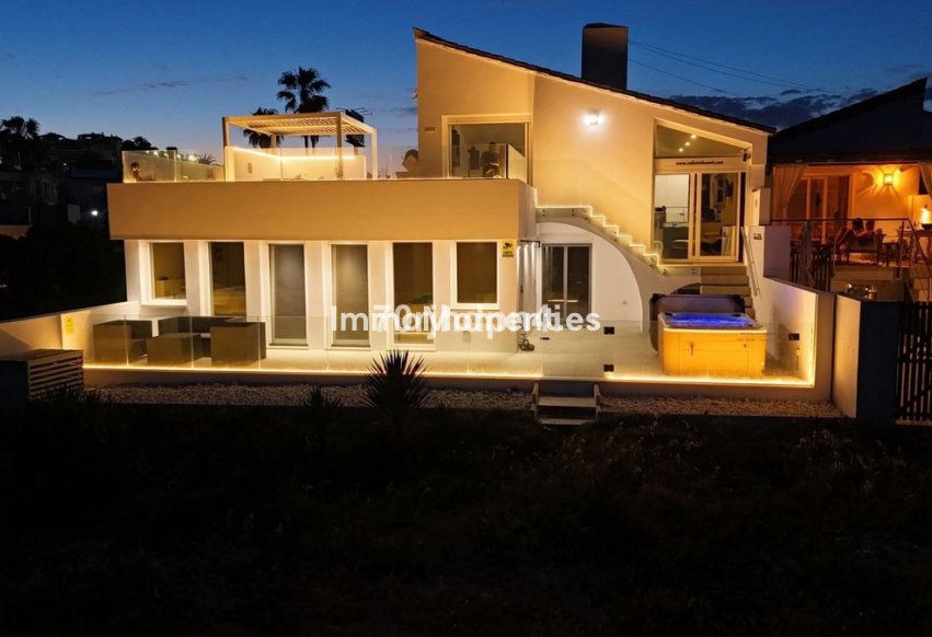 Bestaande woning - Vrijstaande villa - Estepona  - Estepona Centro