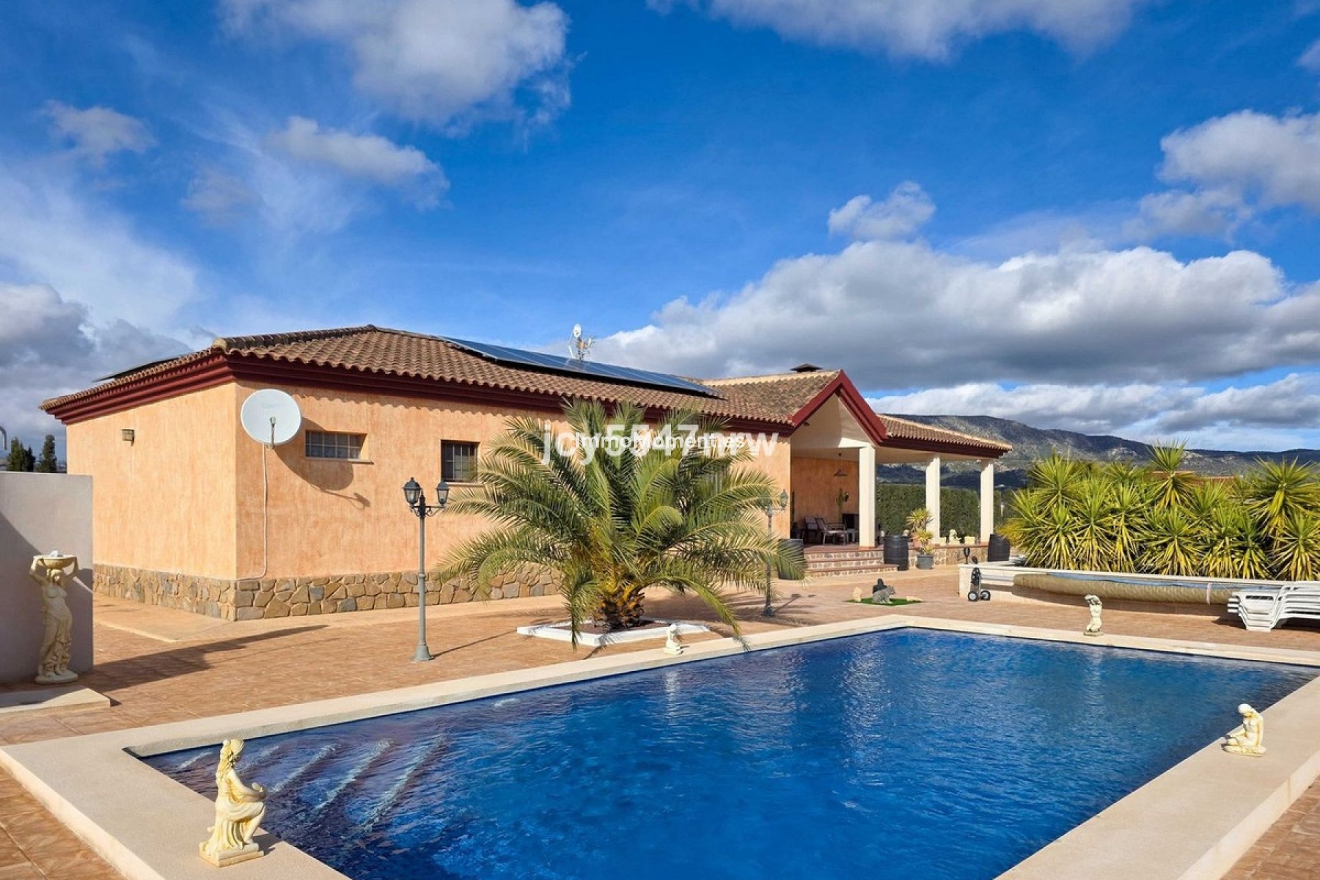 Bestaande woning - Vrijstaande villa - Pinoso - Pinoso Centro