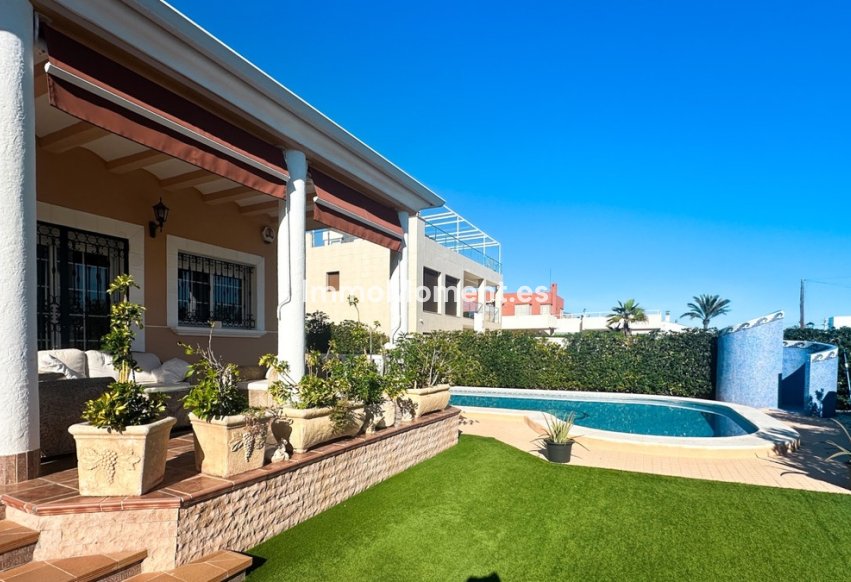 Bestaande woning - Vrijstaande villa - Torrevieja - La Mata