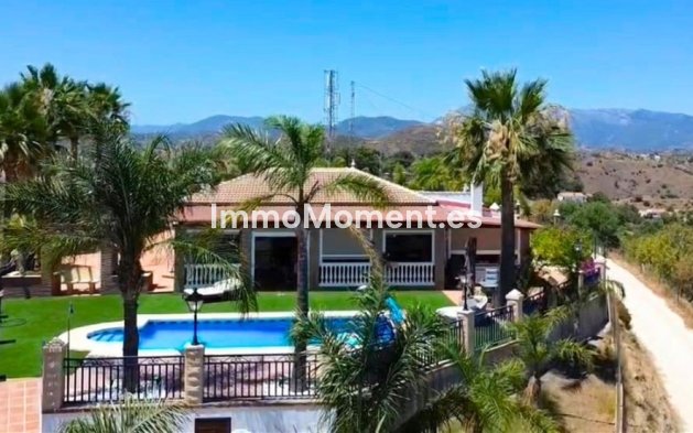 Country house - Resale - Inland  - Coín