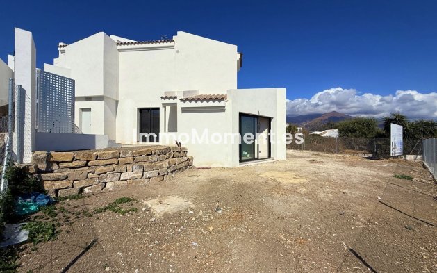 Detached villa - New Build - Estepona - Estepona Centro