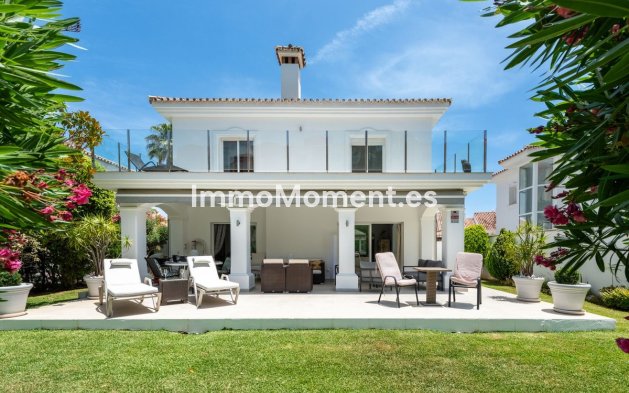 Detached villa - Resale - Estepona - Atalaya