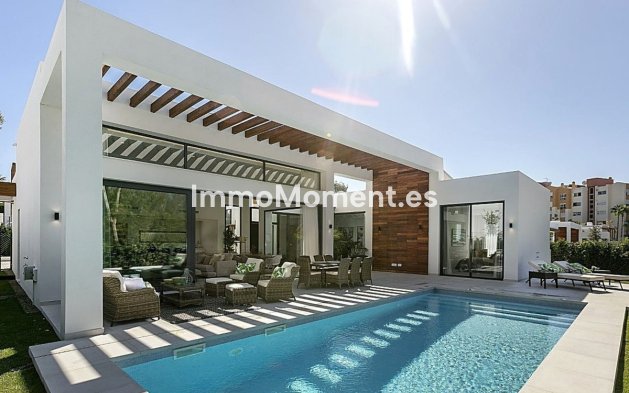Detached villa - Resale - Estepona - Atalaya